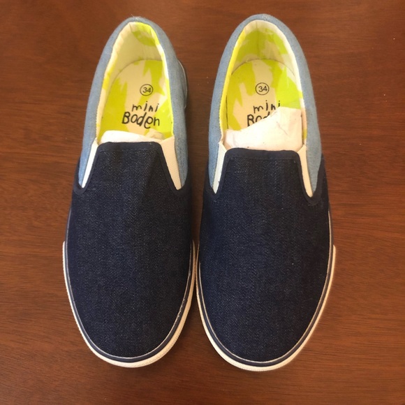 boys pull on trainers